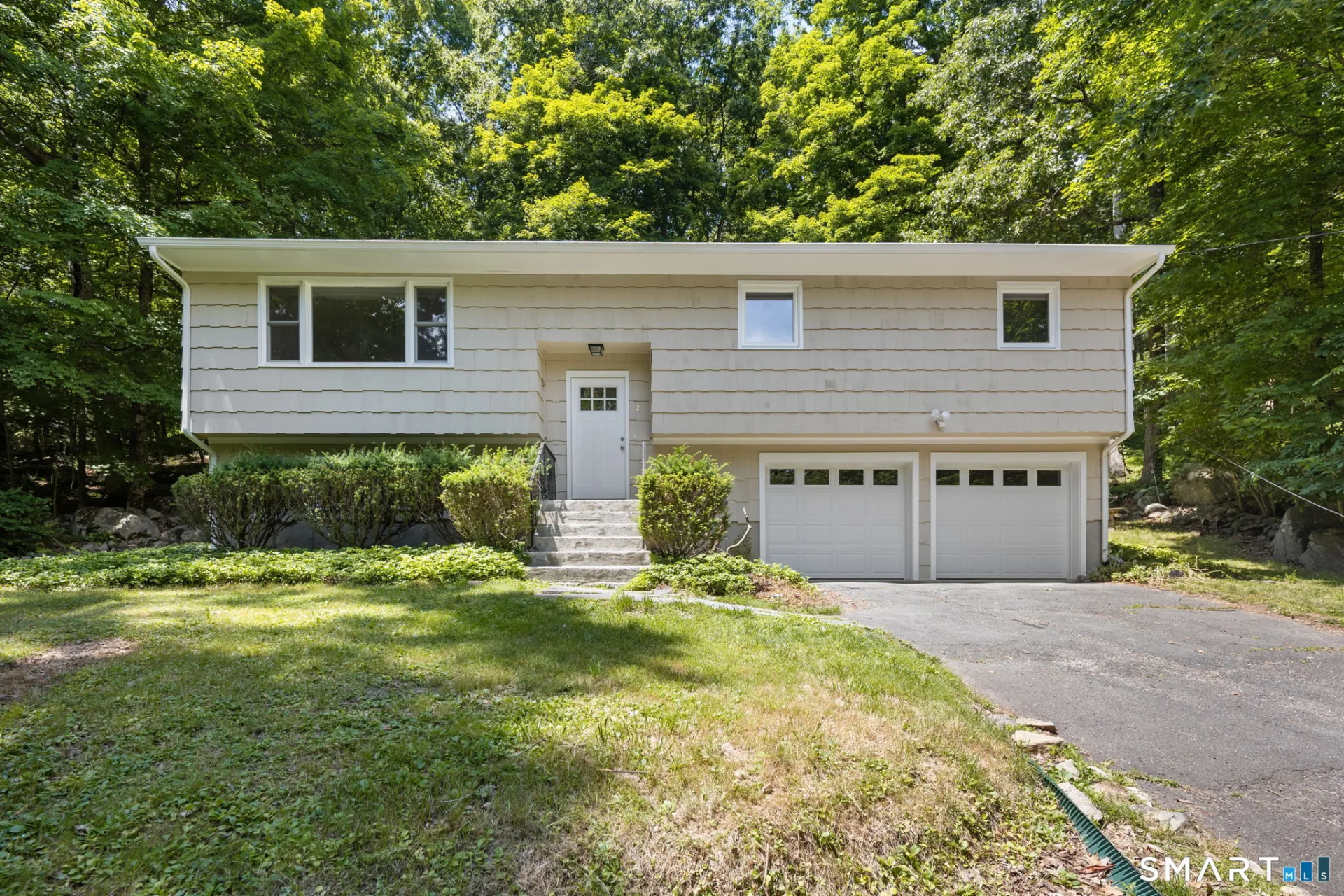 2 Oakwood Drive, New Fairfield, CT