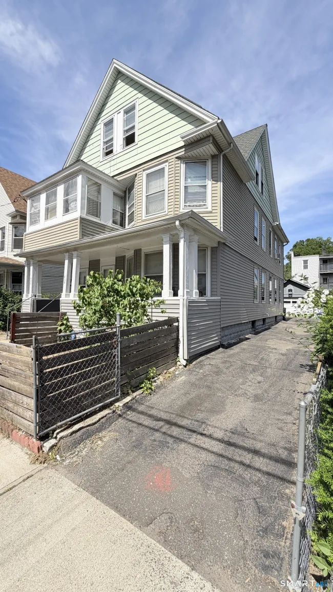 464-466 Hollister Avenue