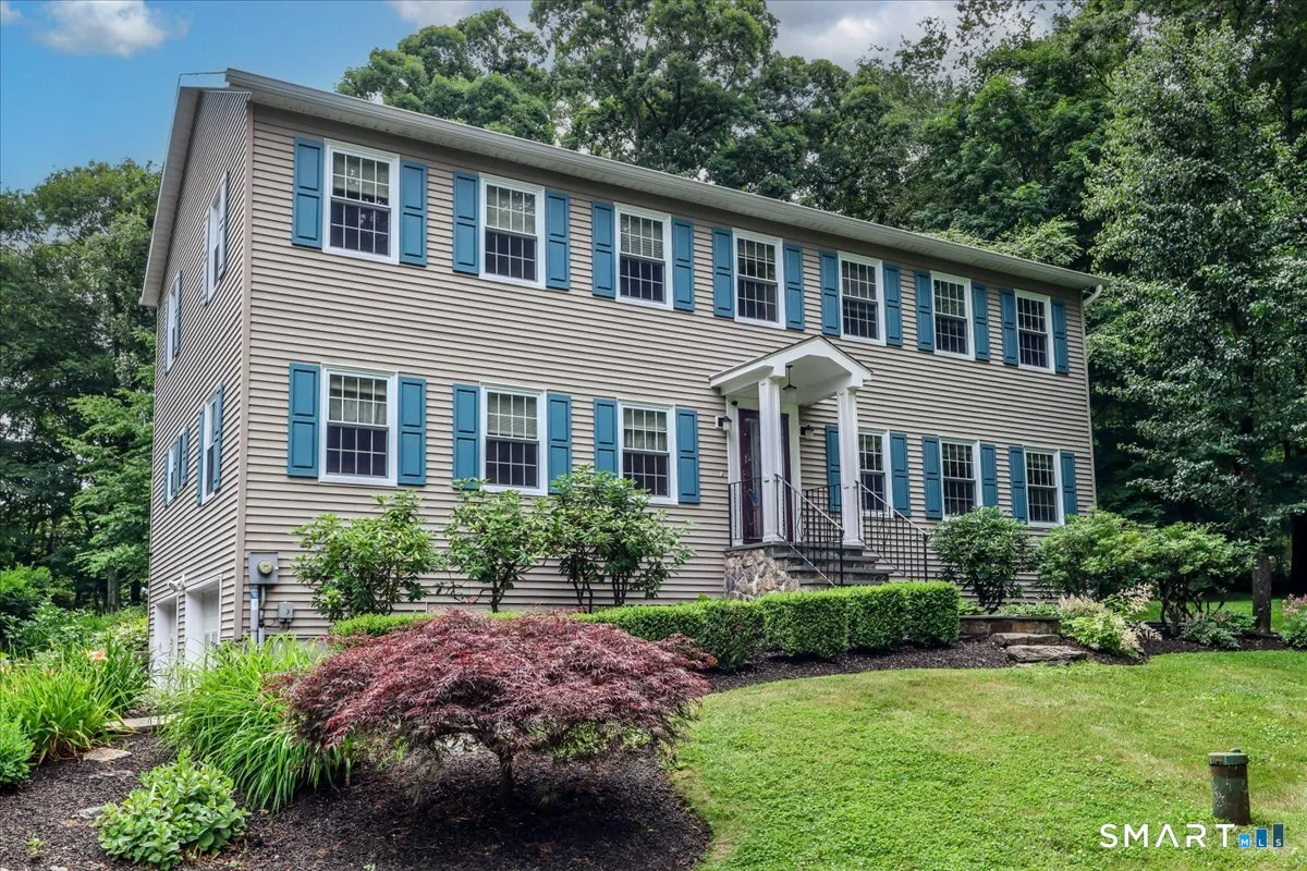 32 Country Way, Bethel, CT