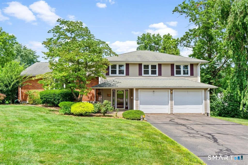 10 Eastwood Road, West Hartford, CT