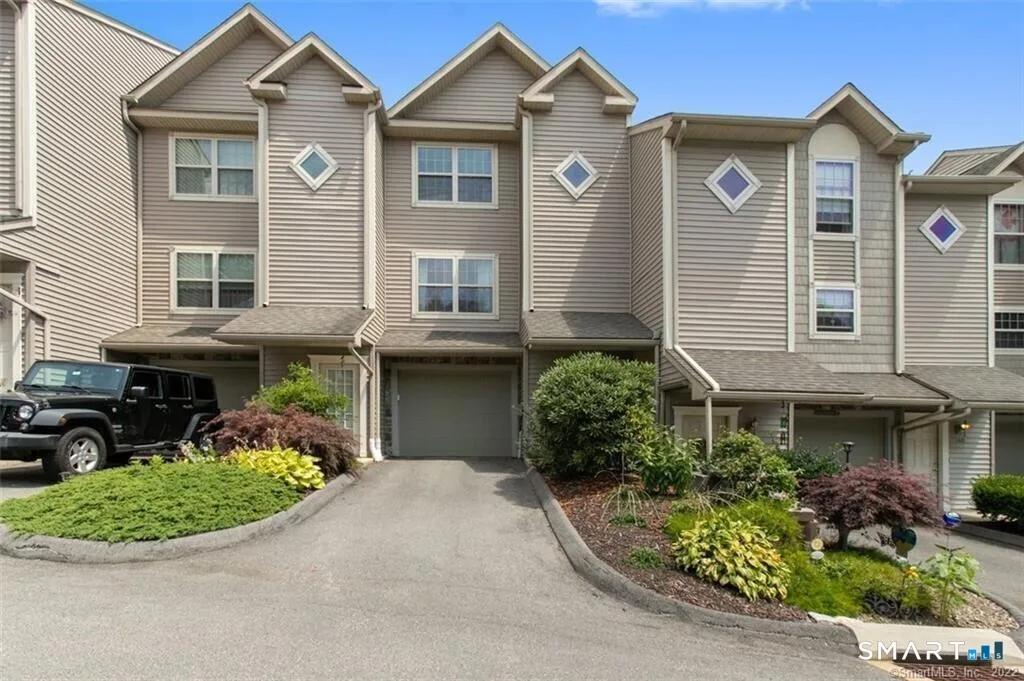 19 Hawthorne Drive #156, New London, CT