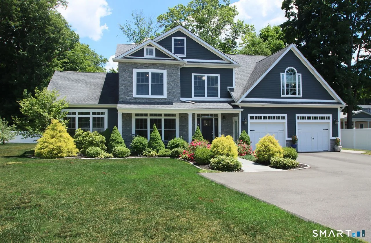 2095 Whitney Avenue, North Haven, CT