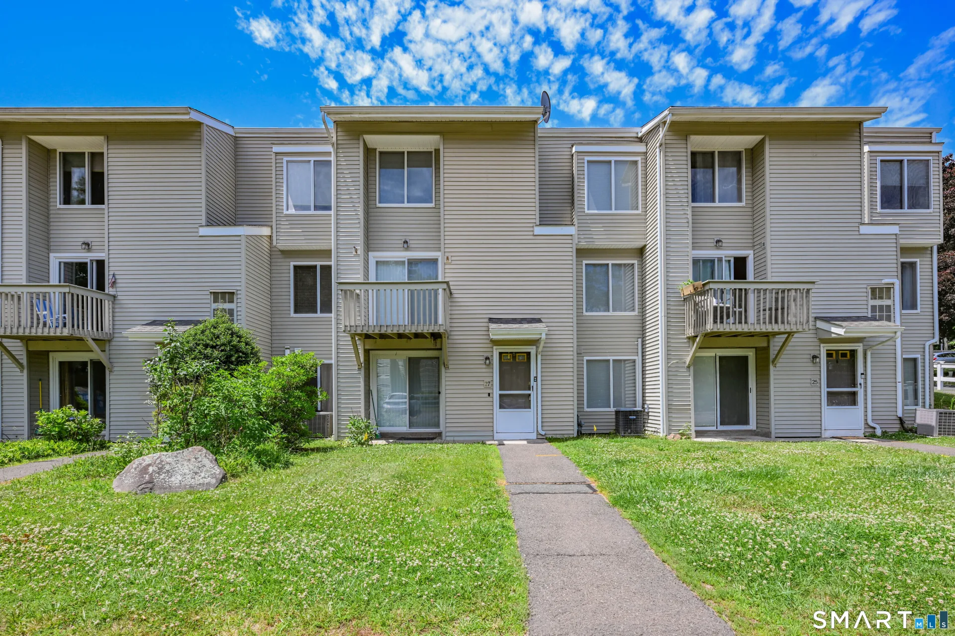 27 Cottonwood Road #27, Newington, CT
