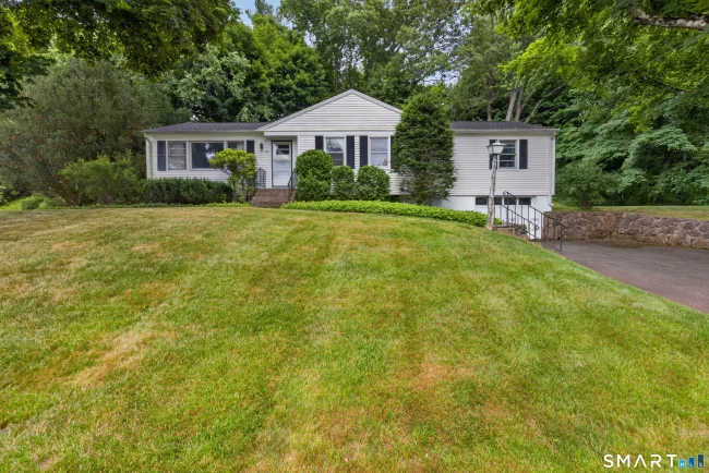 44 Roslyn Drive