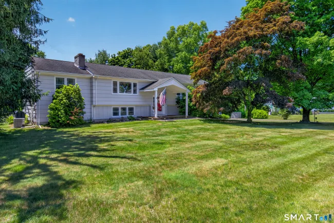 16 Williamsburg Drive, Orange, CT