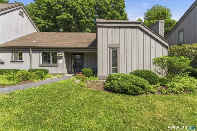 471 Heritage Village #B
