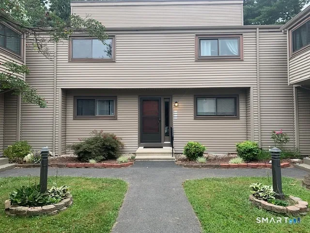 16 Greenbriar Drive #E, Farmington, CT