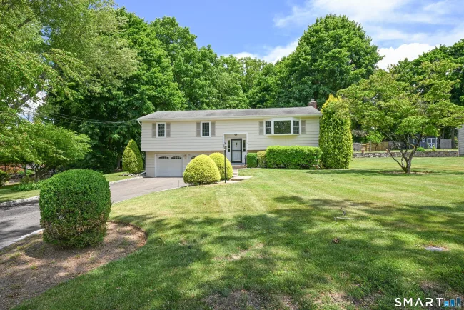 9 Crestwood Drive, Danbury, CT