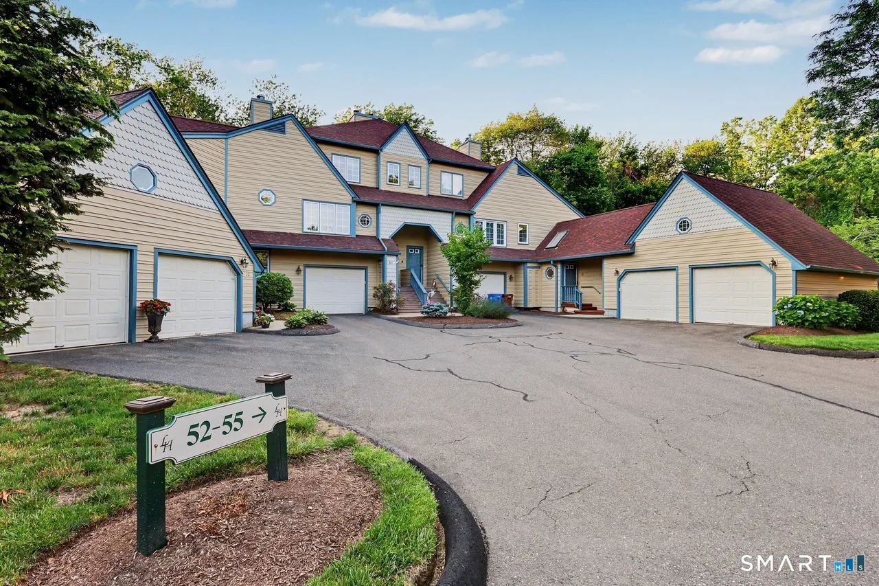 55 Jardin Circle #55, Shelton, CT