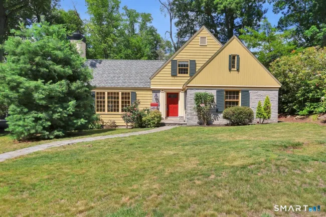 38 Knollwood Road, North Haven, CT