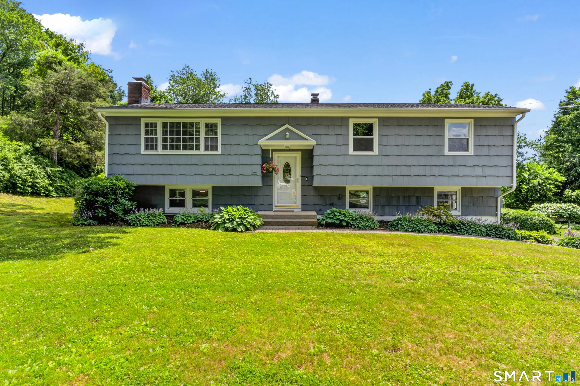 12 Quaker Ridge Road, Bethel, CT