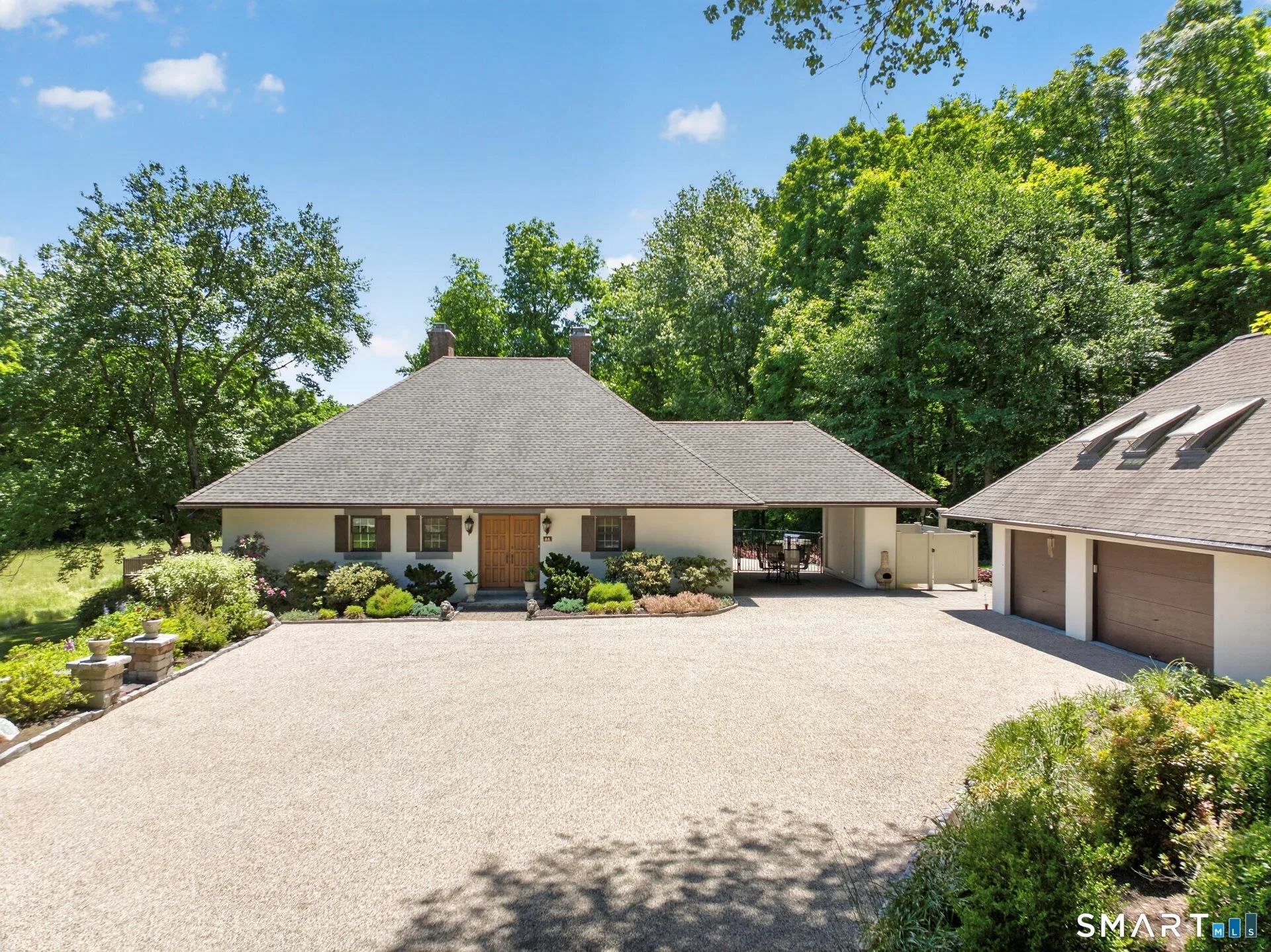 88 West Road, Canton, CT