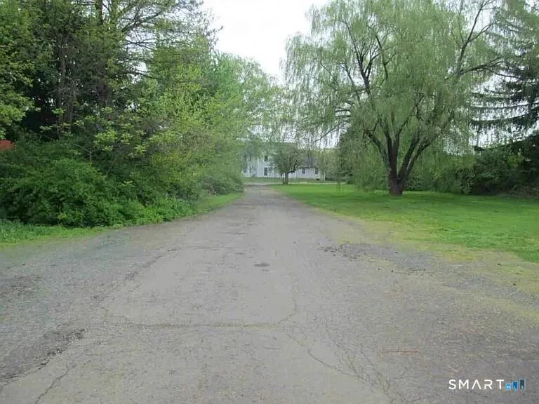 995 North Farms Road, Wallingford, CT
