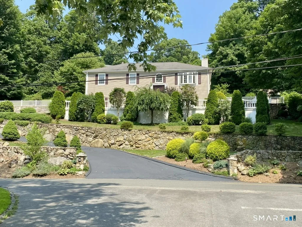 327 Jones Road, Naugatuck, CT