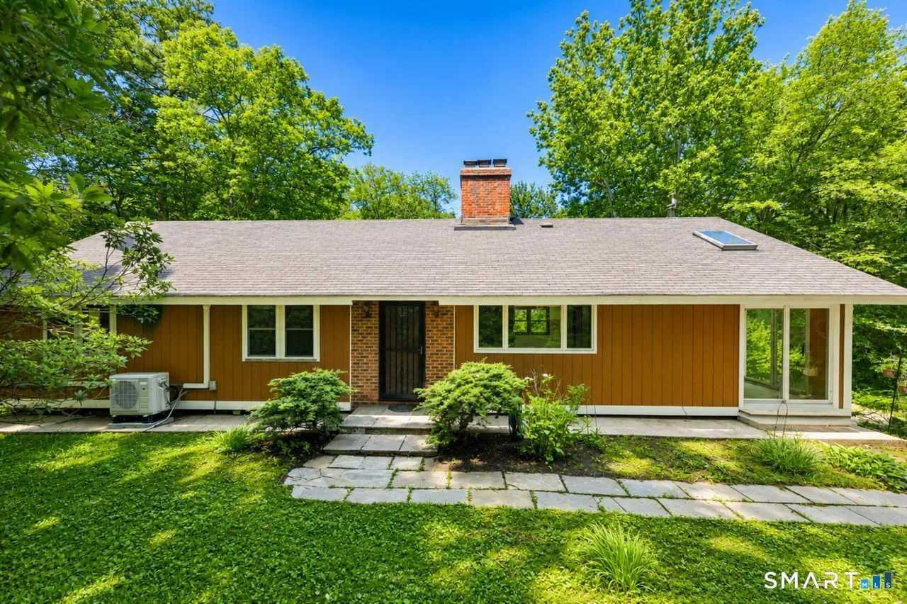 32 Hallsey Lane, Woodbridge, CT