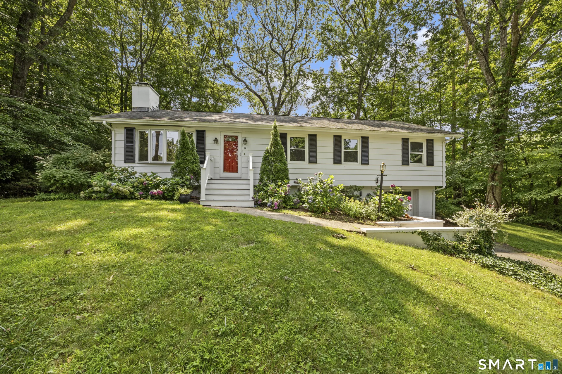 11 Walnut Lane, North Branford, CT