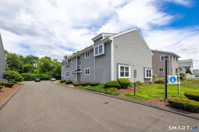 402 Mariners Walk #402