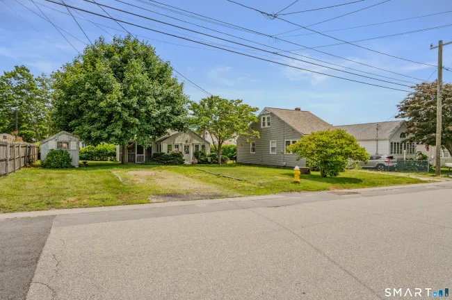 8 Swan Avenue
