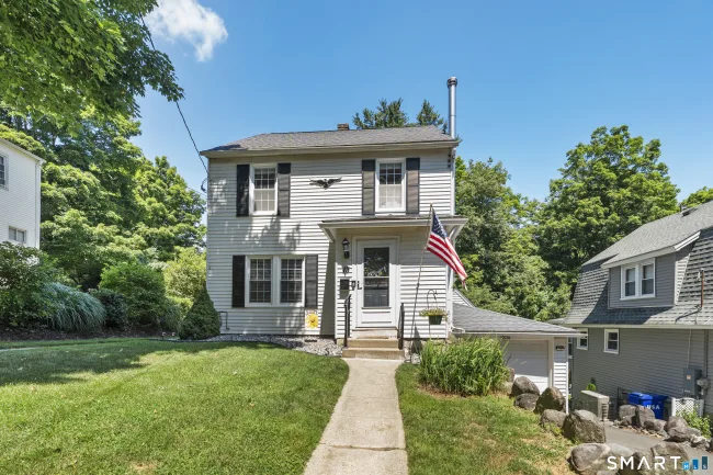 13 Roberts Avenue