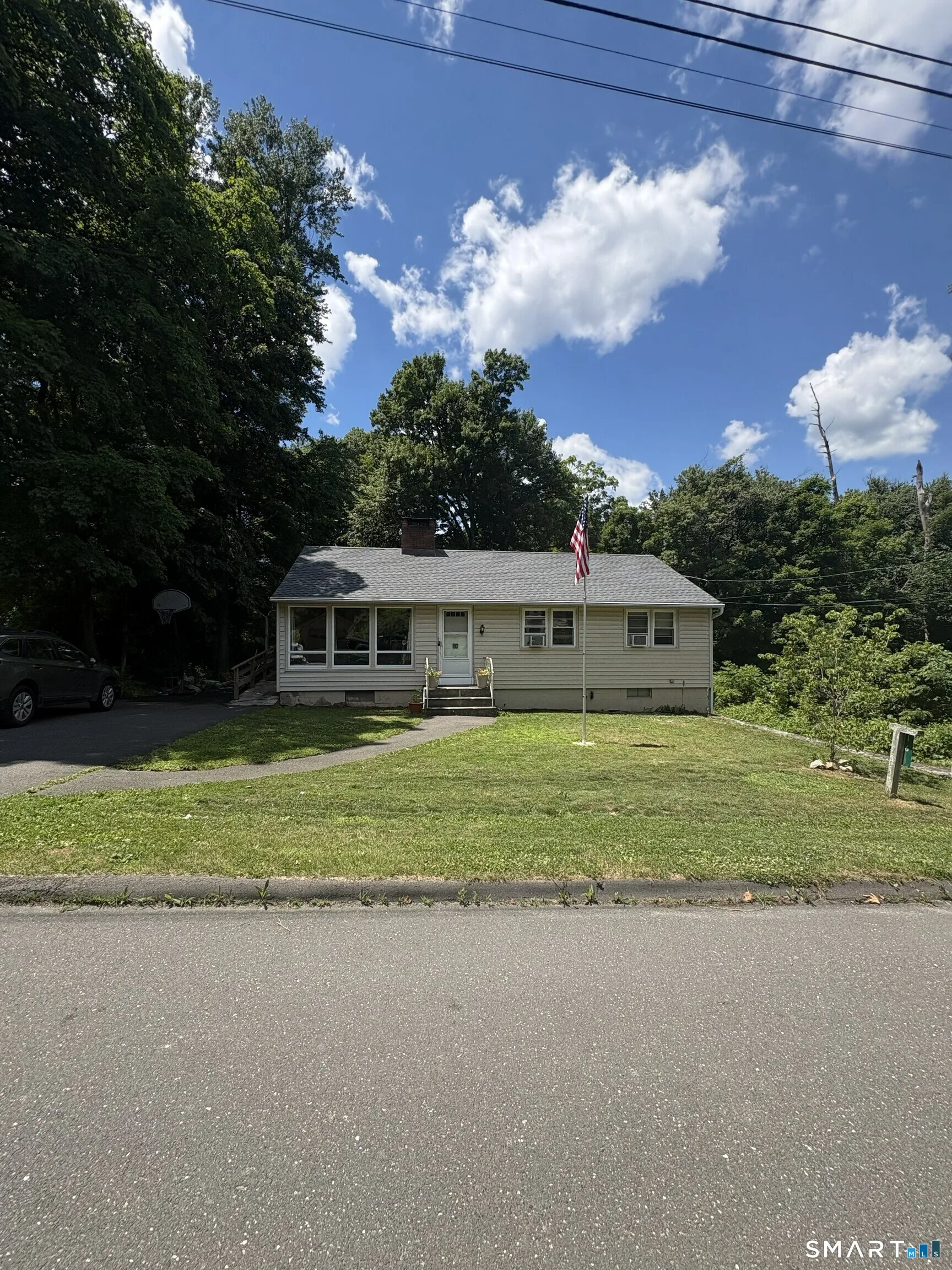 16 Pine Street, Newtown, CT