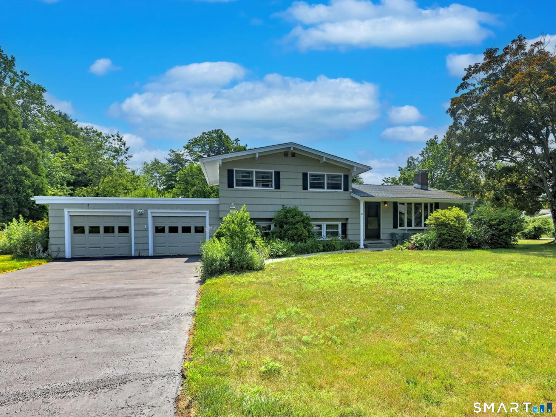21 McDermott Circle, Hamden, CT