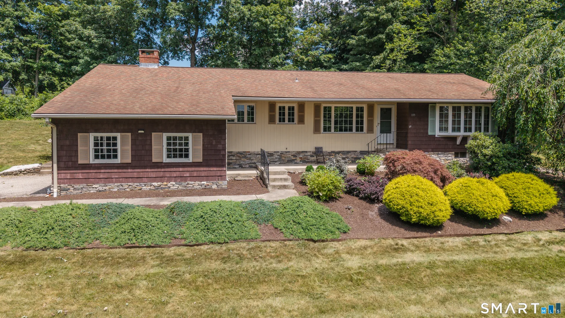 135 Walnut Tree Hill Road, Shelton, CT