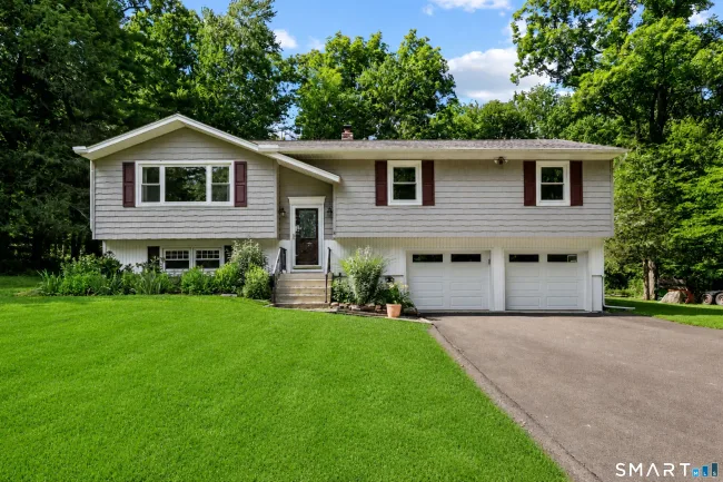 8 Fleetwood Drive