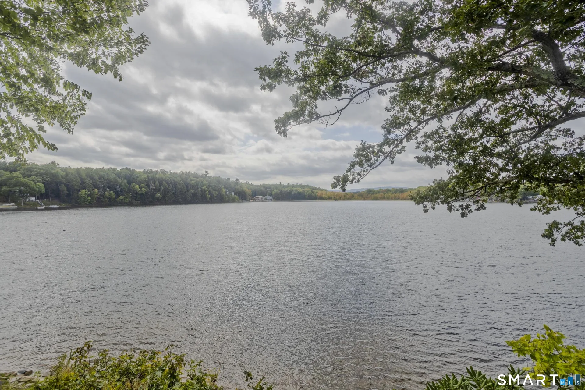 371 Lakeview Drive, Suffield, CT