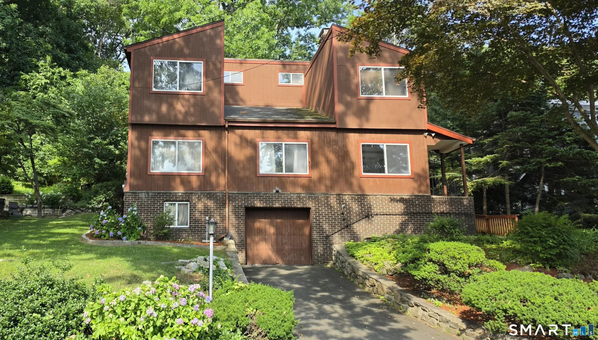 59 South Lake Shore Drive, Brookfield, CT