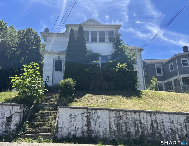 26 Summit Street