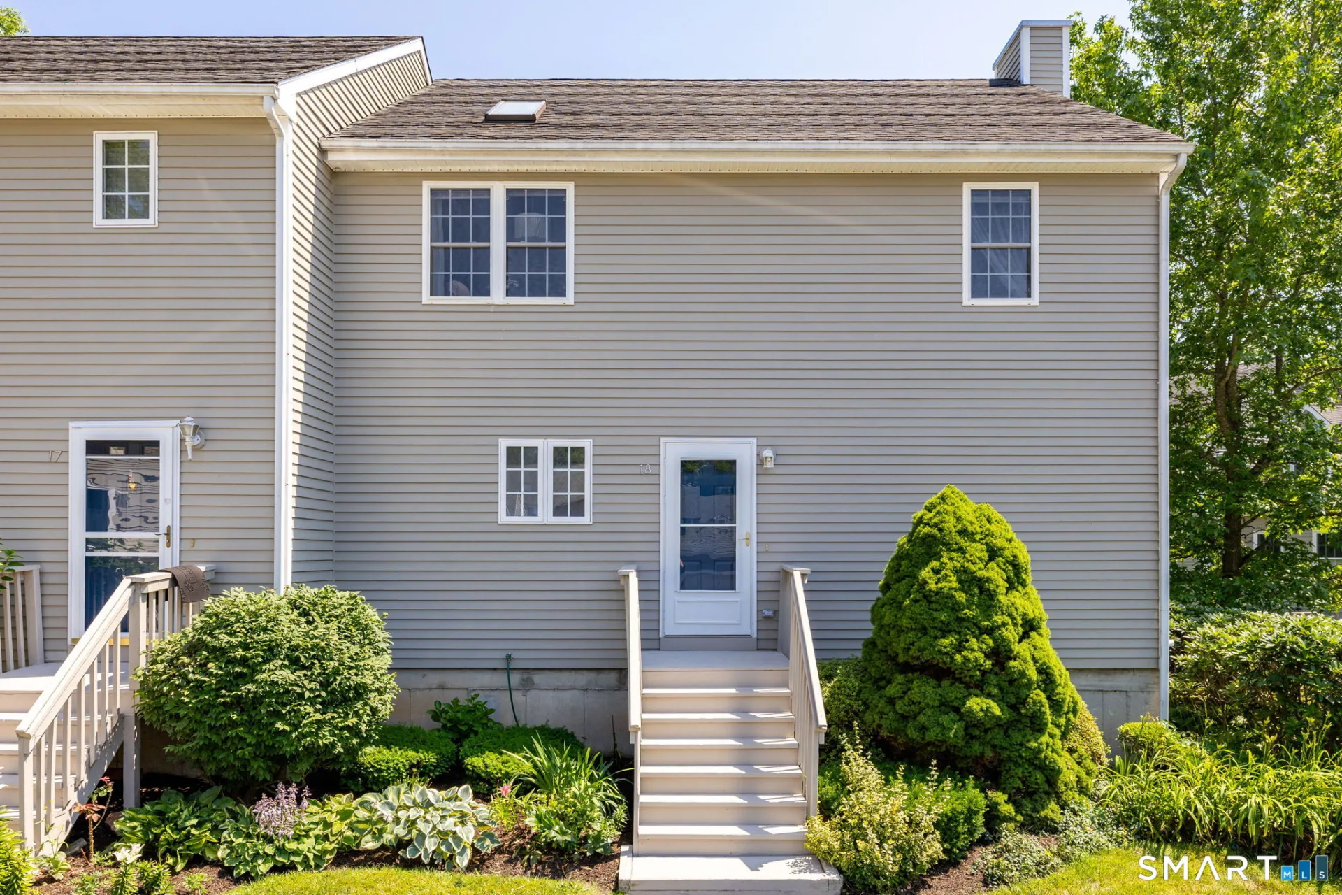 18 East Village Court #18, Branford, CT