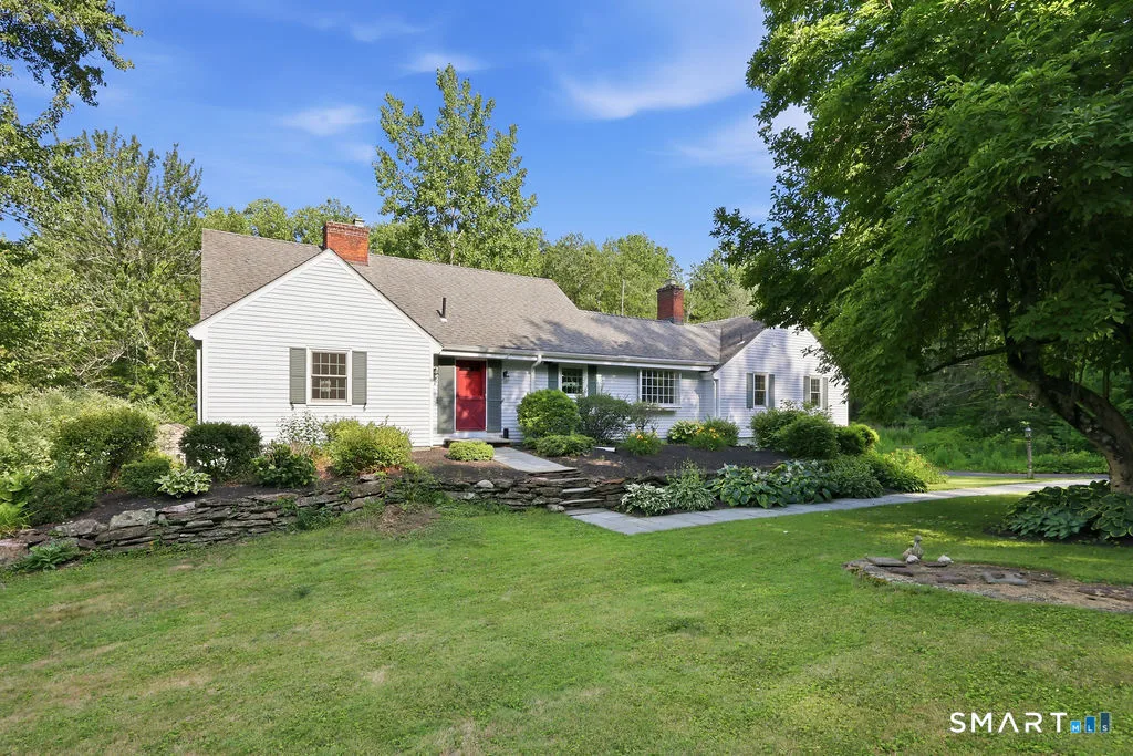 8 Penwood Road, Bloomfield, CT