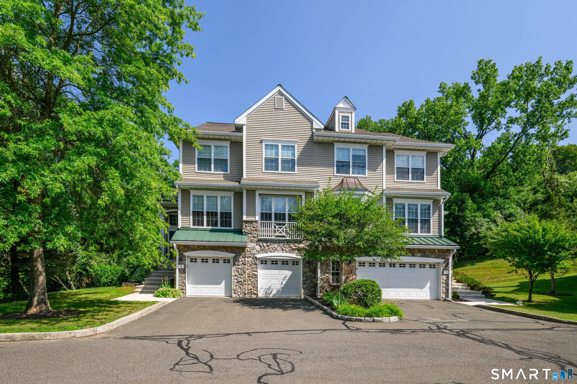 1 Cambridge Drive #1, Danbury, CT