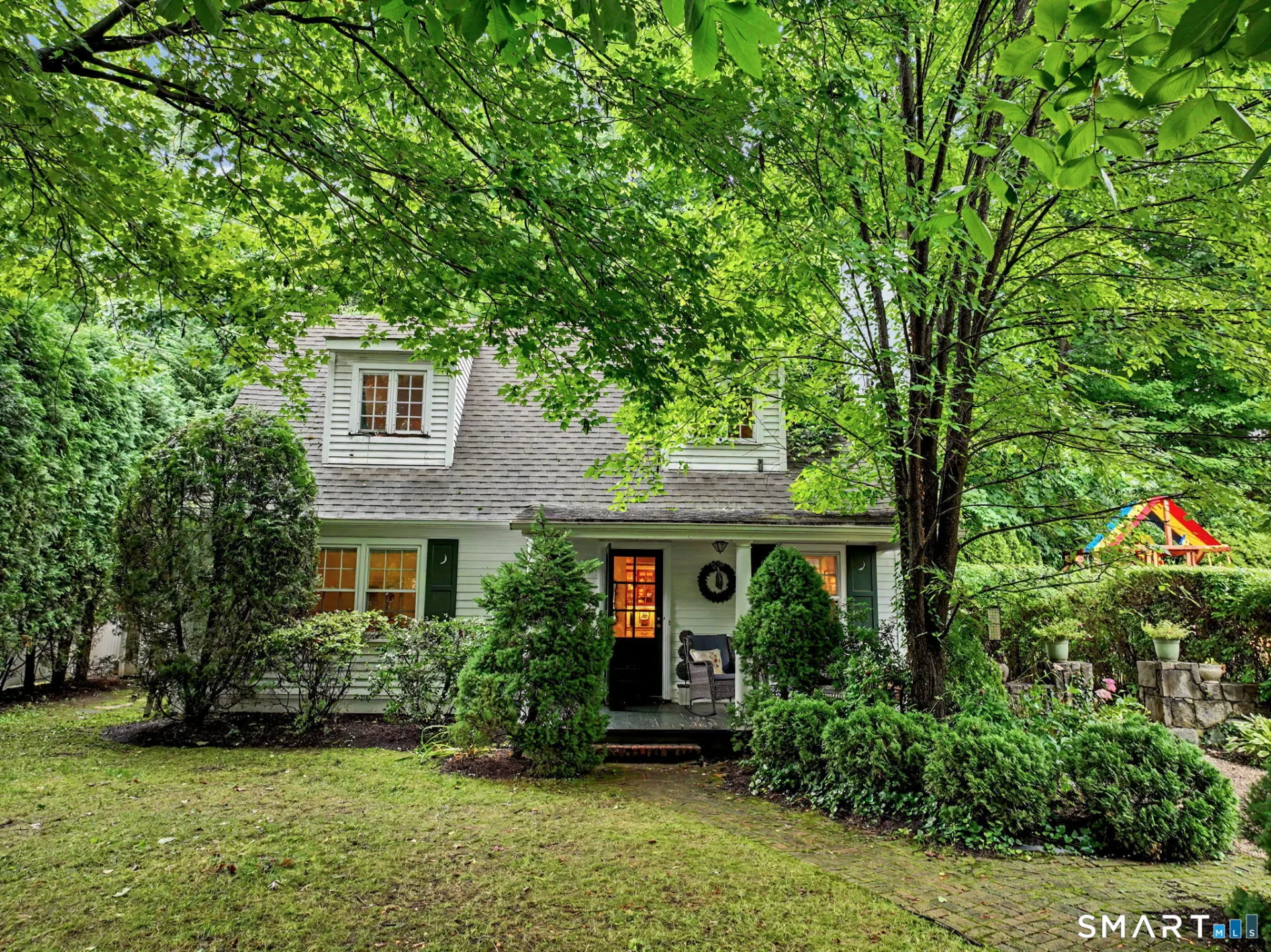 33 Center Drive, Greenwich, CT