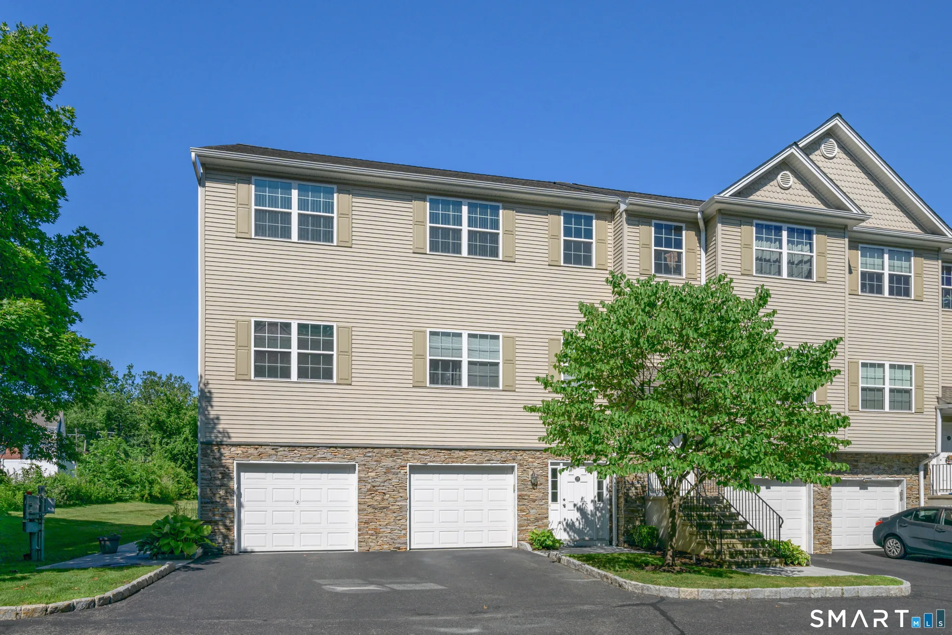 27 Riverview Court #27, Brookfield, CT