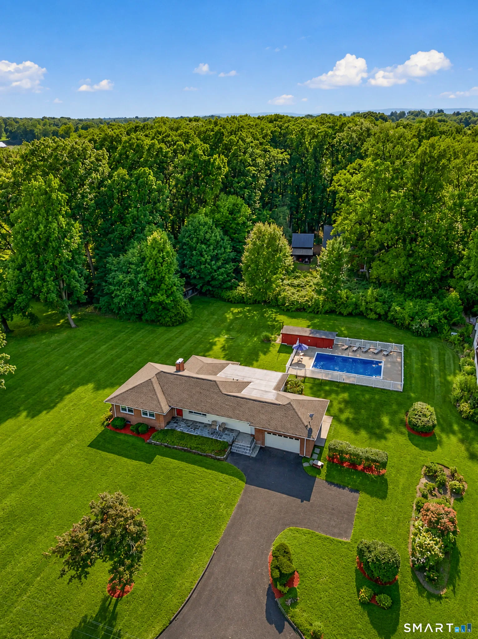 1127 East Street, Suffield, CT