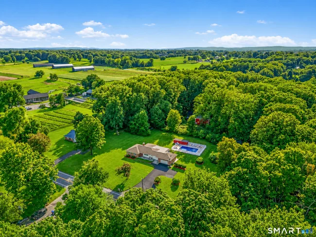 1127 East Street, Suffield, CT