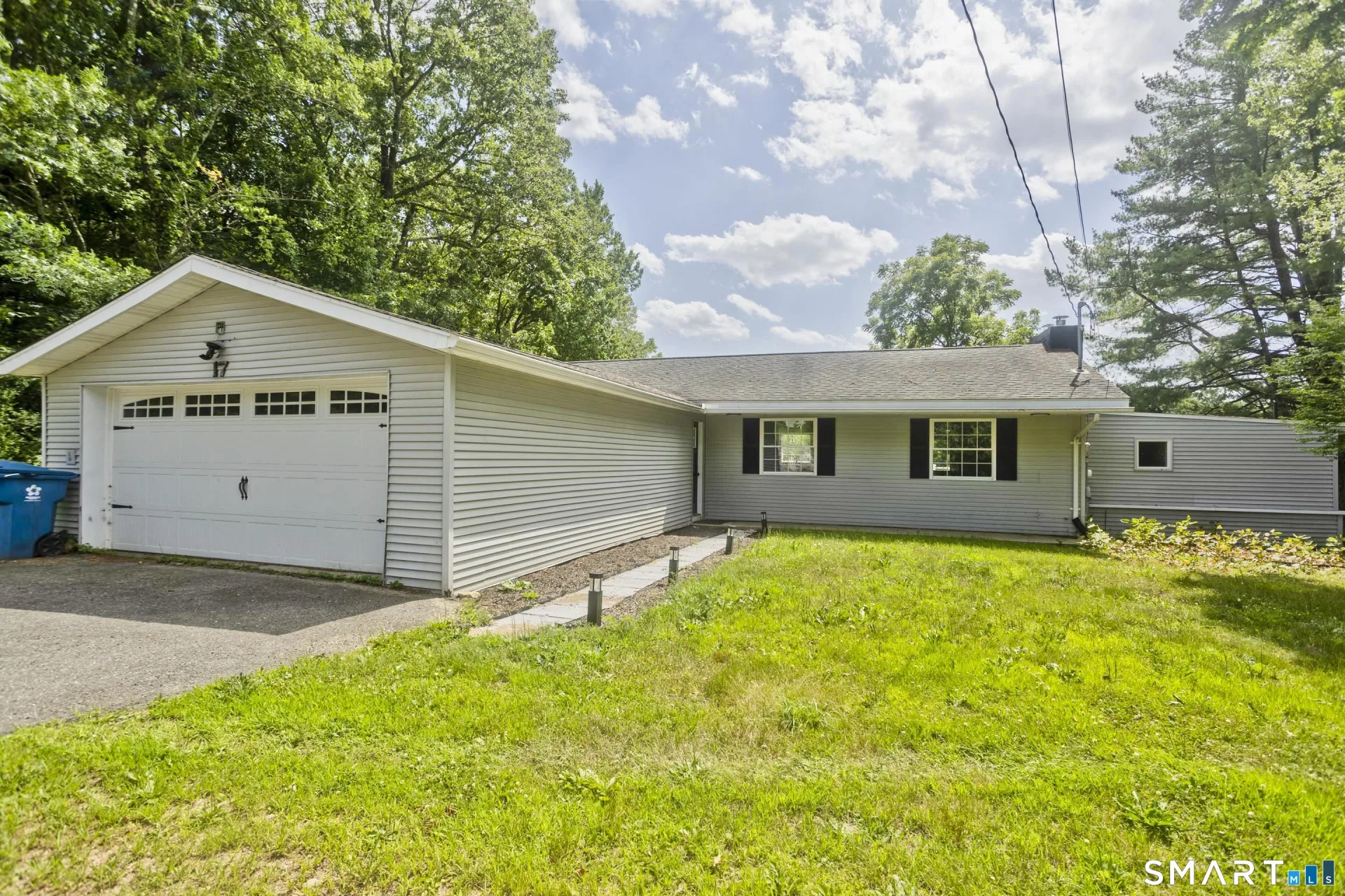 17 Congamond Road, Southwick, CT