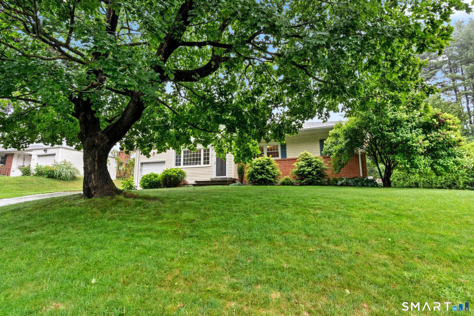 16 East Maxwell Drive, West Hartford, CT