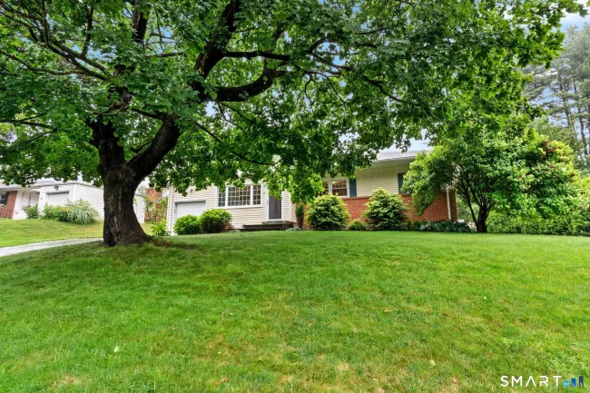 16 East Maxwell Drive