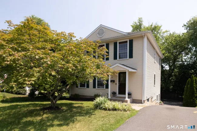 22 Crescent Street