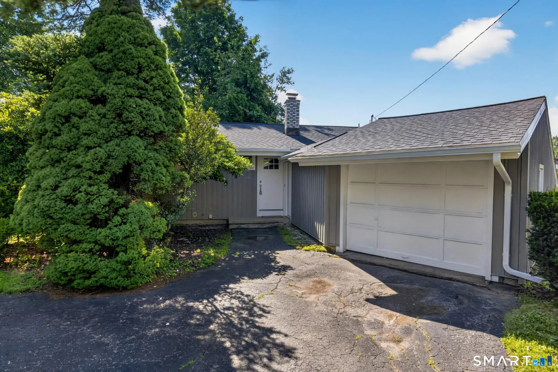 17 Hickory Hill Drive, Waterbury, CT