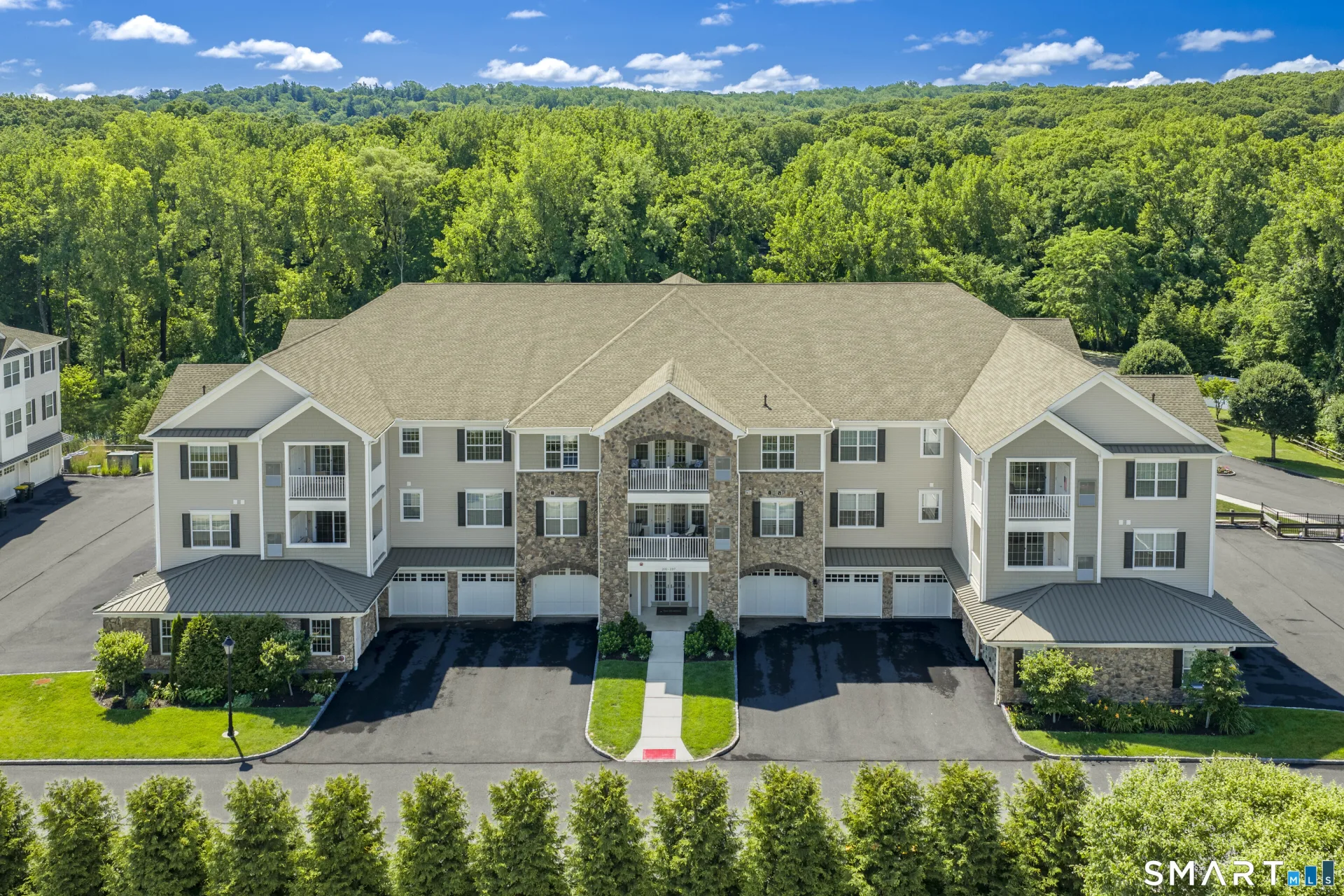 232 Brookside Court #232, Newtown, CT