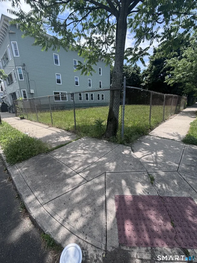 732 Maple Street