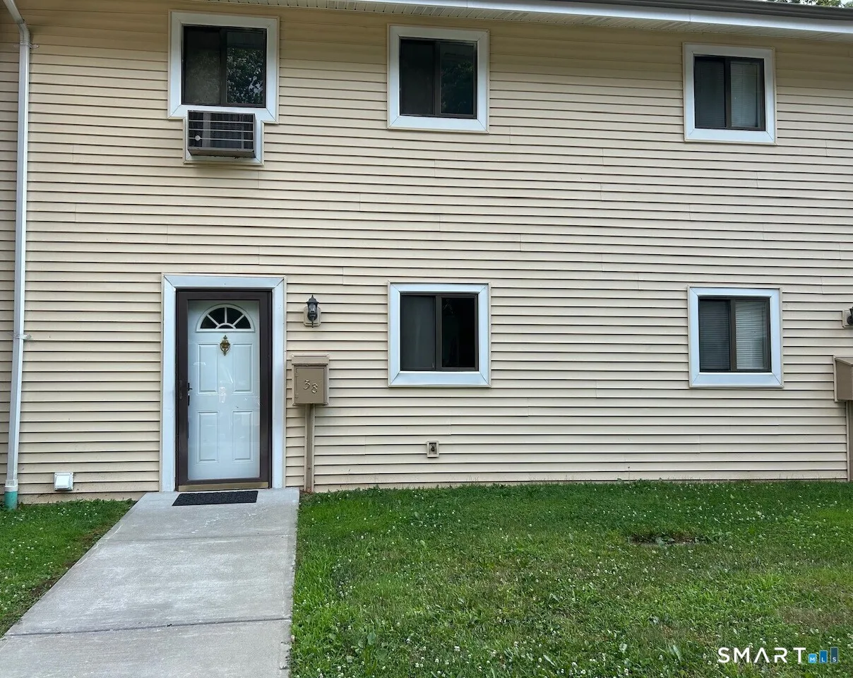 38 Sutton Place #38, Bloomfield, CT