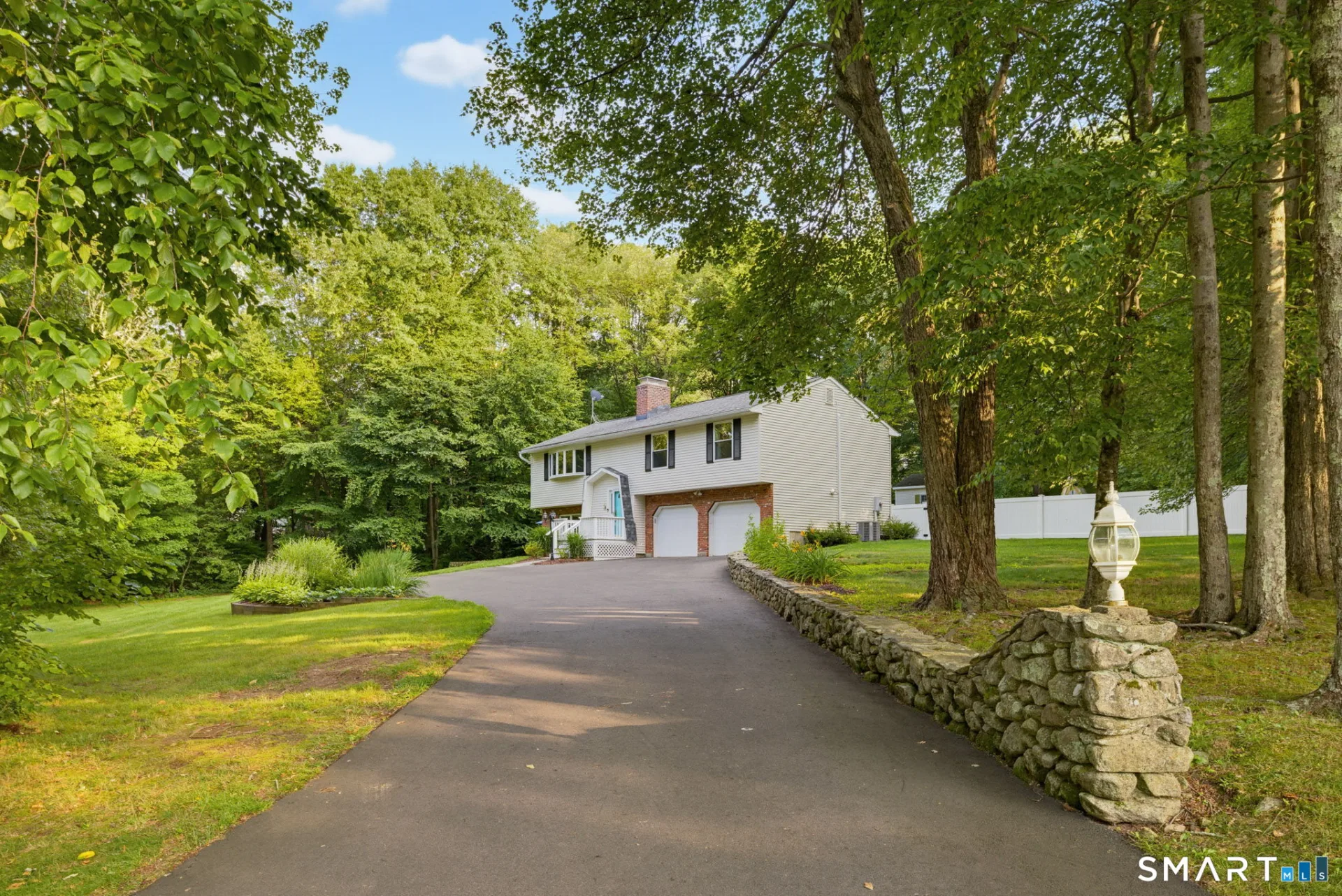 15 Fieldwood Drive, Watertown, CT