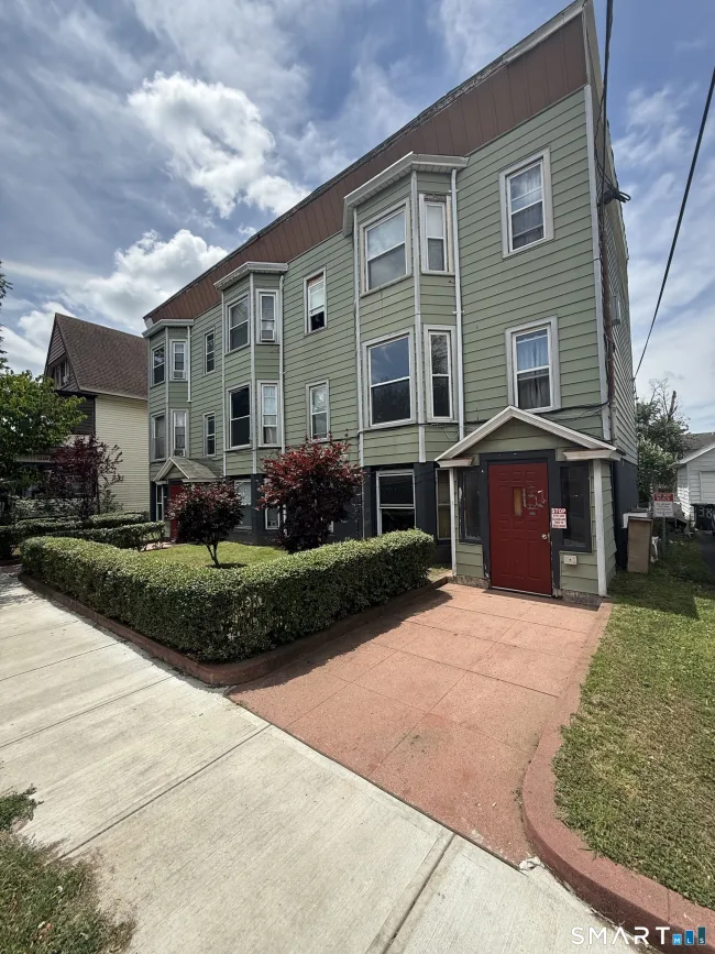 32 Clinton Avenue