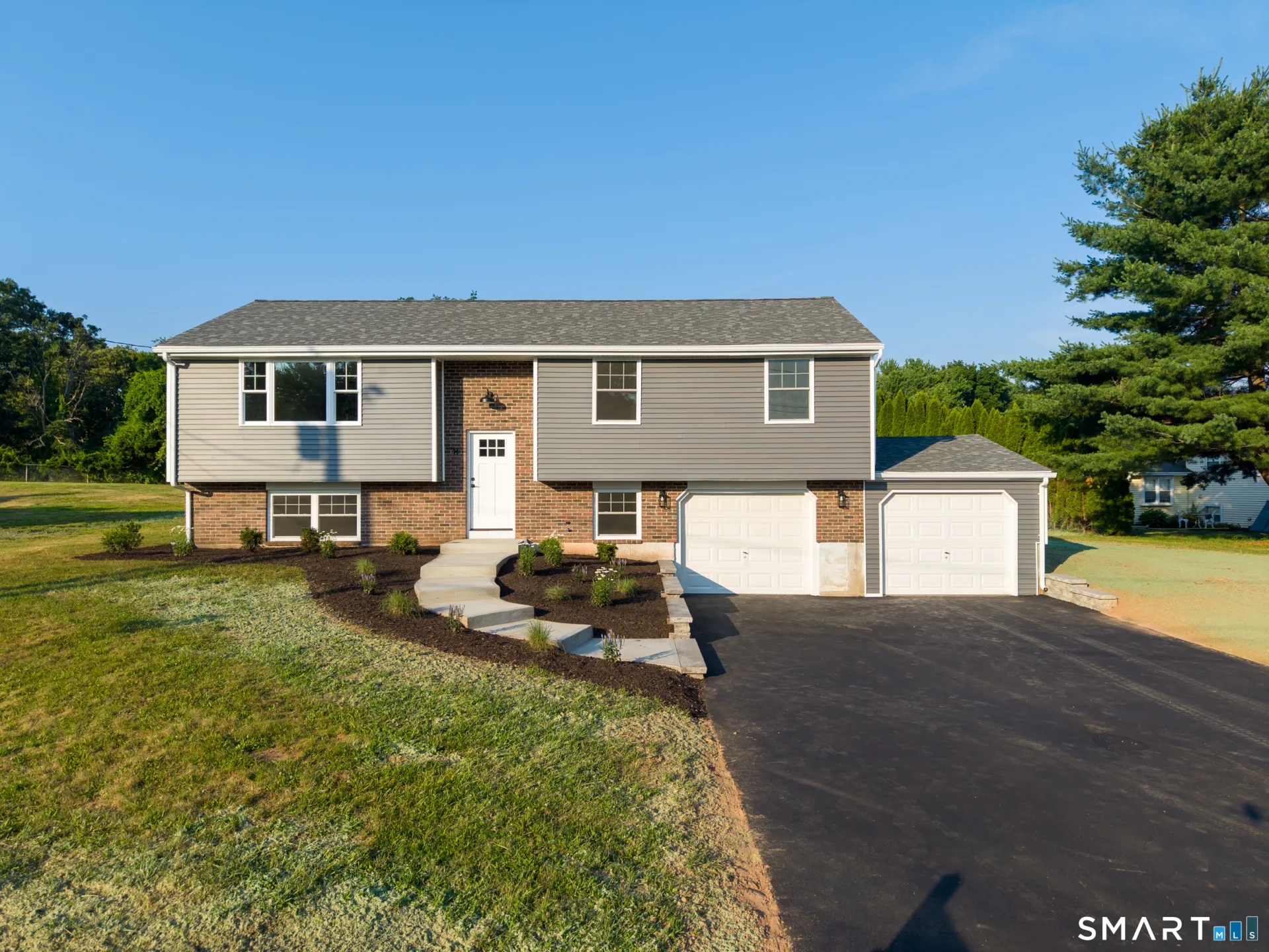 8 Anna Drive, Wallingford, CT
