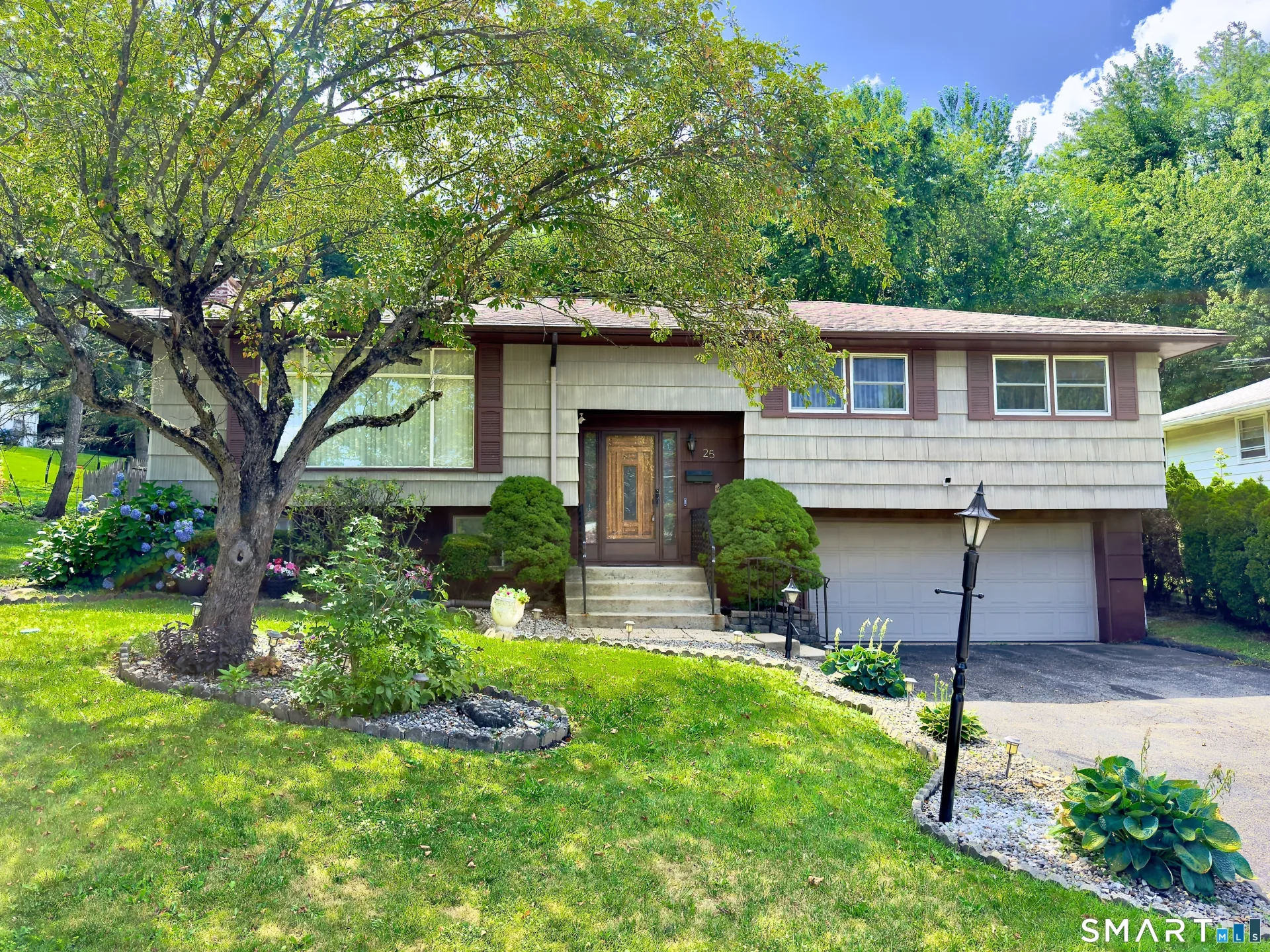 25 Greenfield Avenue, Waterbury, CT