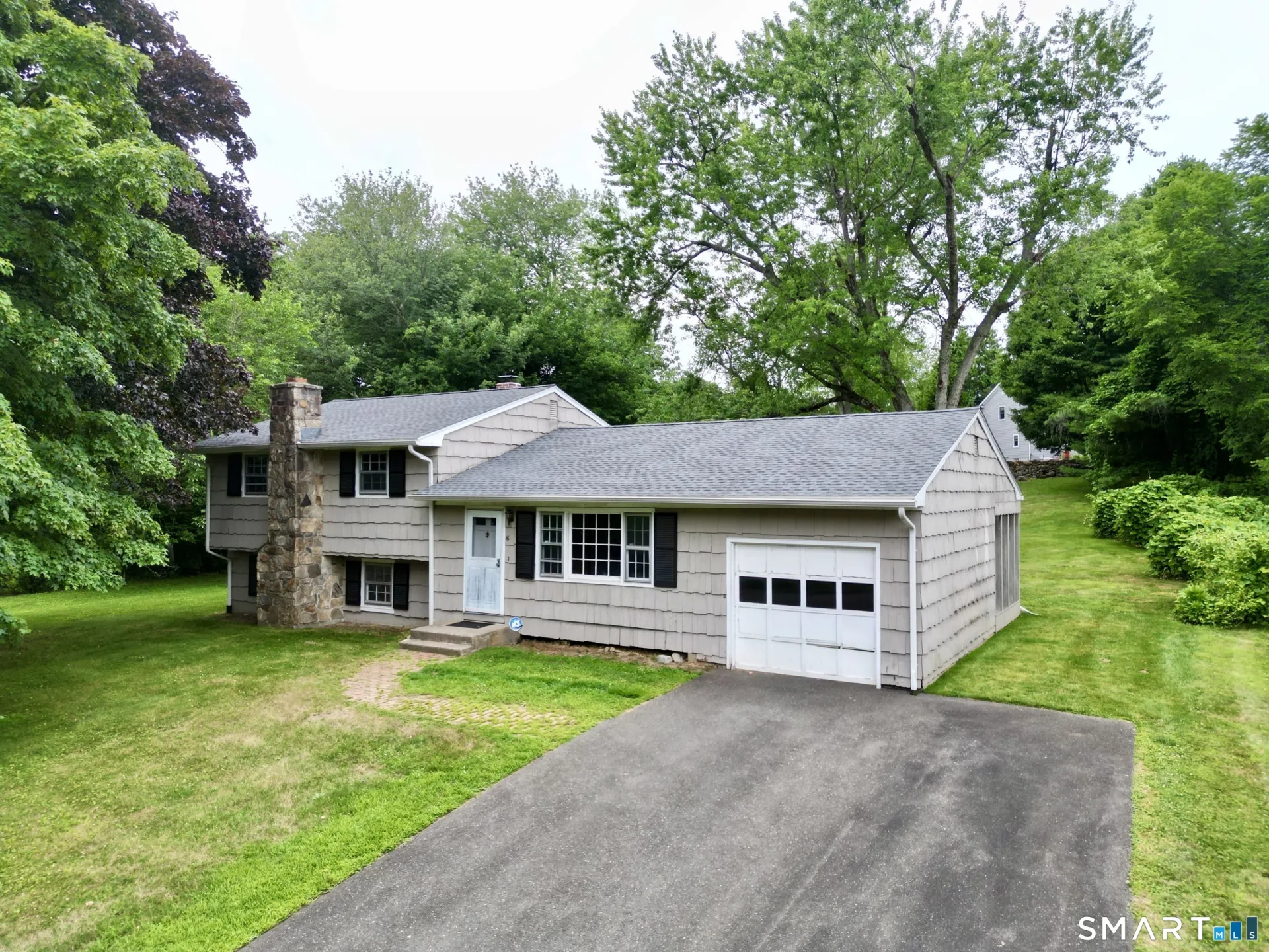 16 Floral Lane, Trumbull, CT